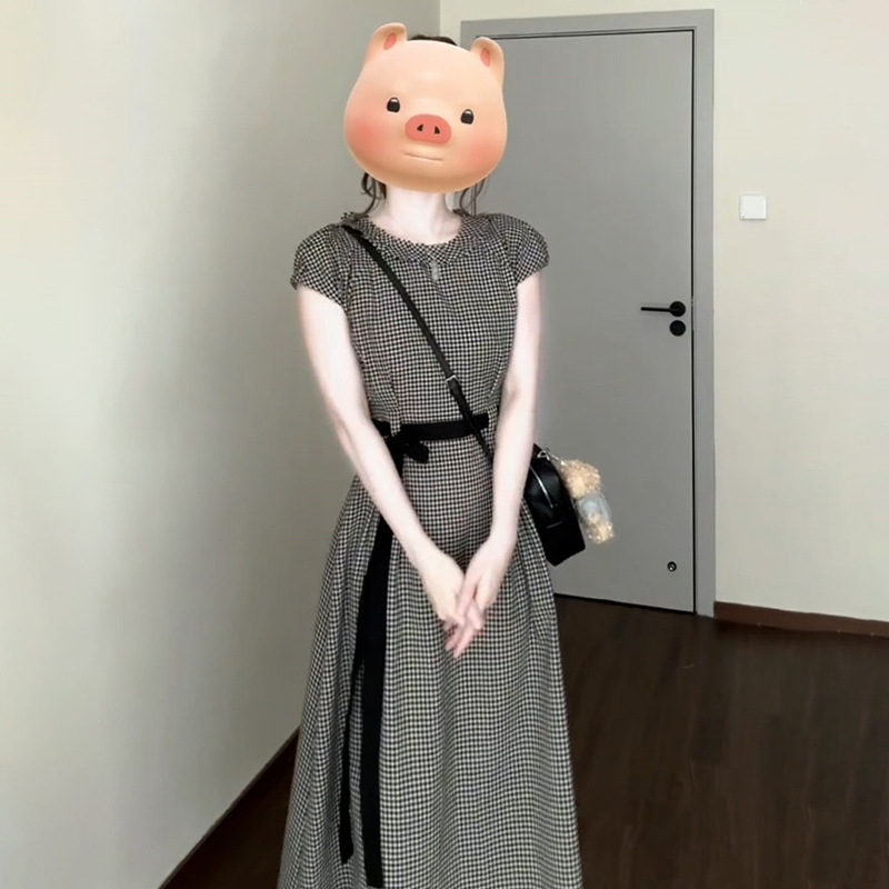 2025 Korean style high-end simple and elegant black checkered short sleeved dress, summer unique and beautiful waist cinching dress, new trend designe