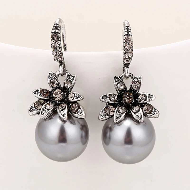 Fashion Imitation Pearl Earrings Inlaid Rhinestones Exquisite Charming Wedding Jewelry For Women Three Colors Optional 2019 Y250804
