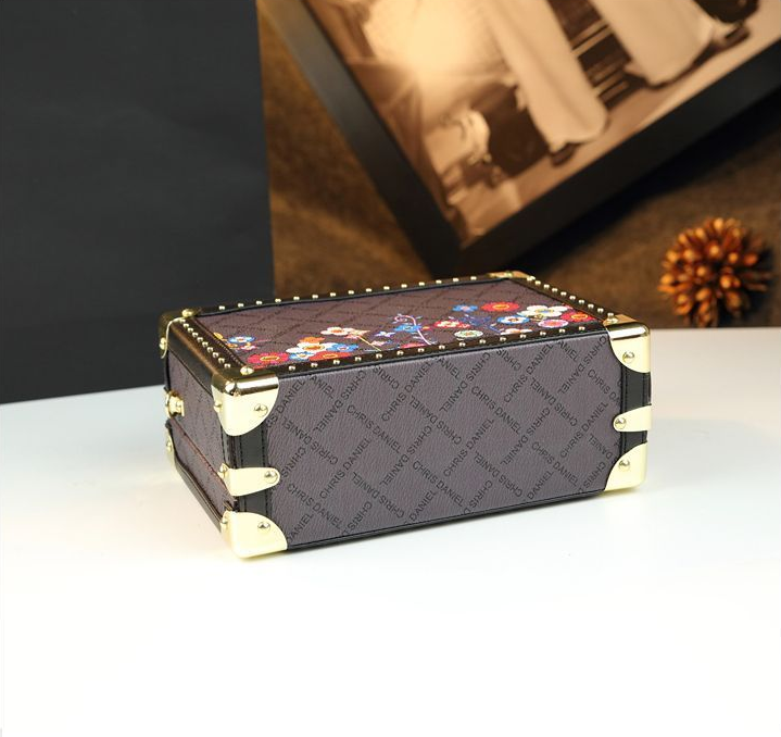 Free shipping, original design, 2025 new high-end monogram box bag, cross-border best-selling box, exquisite handbag, fashionable and trendy new women
