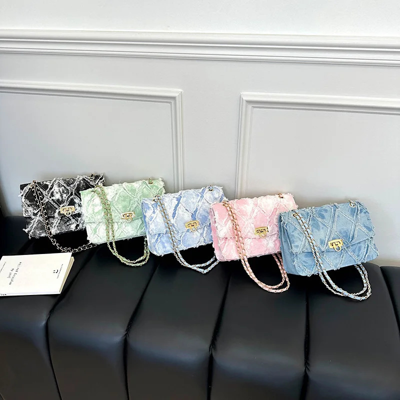French Niche Fashion Diamond Square Bag Womens 2025 Summer Light Versatile Chain Shoulder Messenger Bag 250805