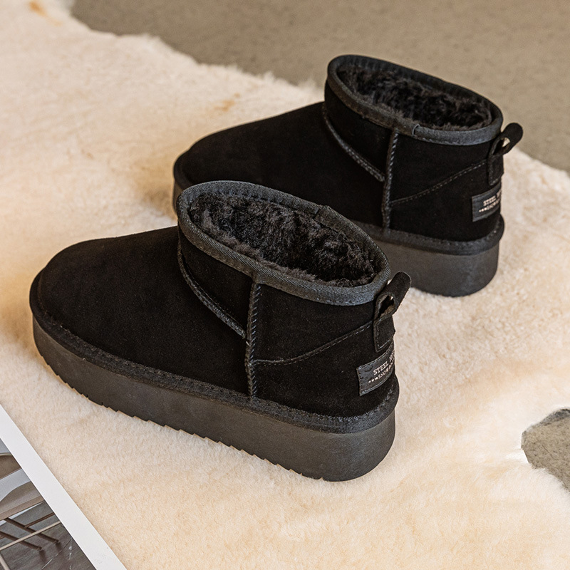 2025 winter snow boots with flat soles and short shafts Men's padded and thickened cotton shoes from Northeast China women's genuine leather with fleece lining