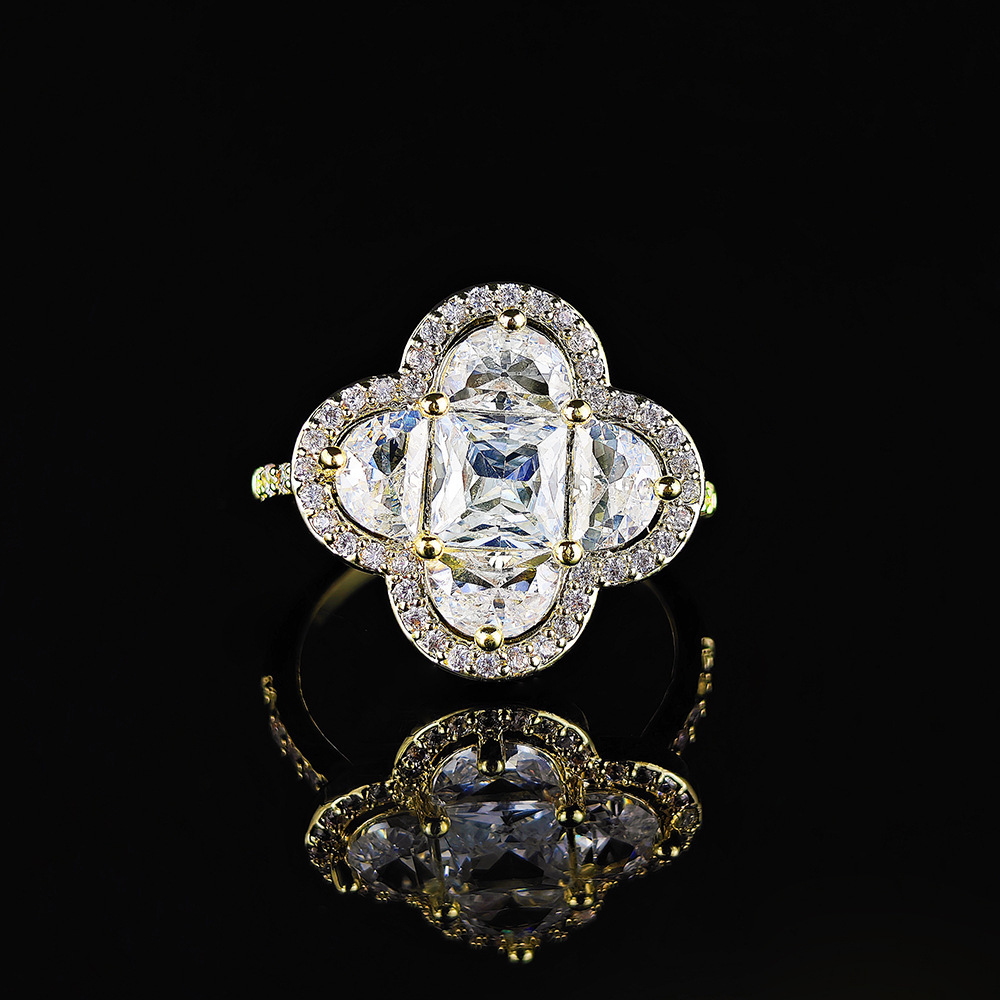 Niche INS Ring for Women with Zircon Inlay, Light Luxury, High-End Feel, Personalized Four-Leaf Clover Design R8440