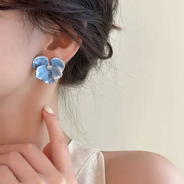 Summer And Autumn Light Luxury Elegant Blue Flower Stud Earrings For Women Fashion Sweet Metal Jewelry Accessories Y250804