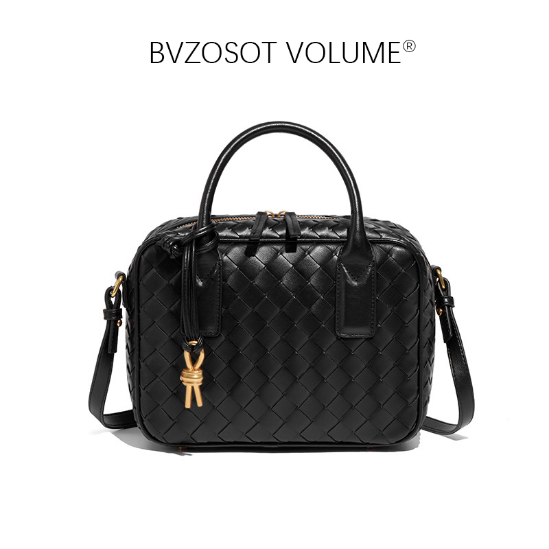 2025 new Pure handmade woven cowhide Boston pillow bag It has a large capacity and is a versatile handbag It's a niche single - shoulder bag for 