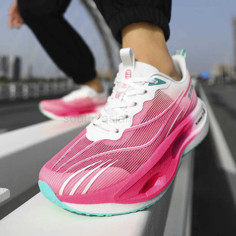 2025 New Mens Sneakers Thick Bottom Cushioning Running Shoes Athletic Training Carbon Plate Jogging Shoes Womens Tennis Shoes Z250805