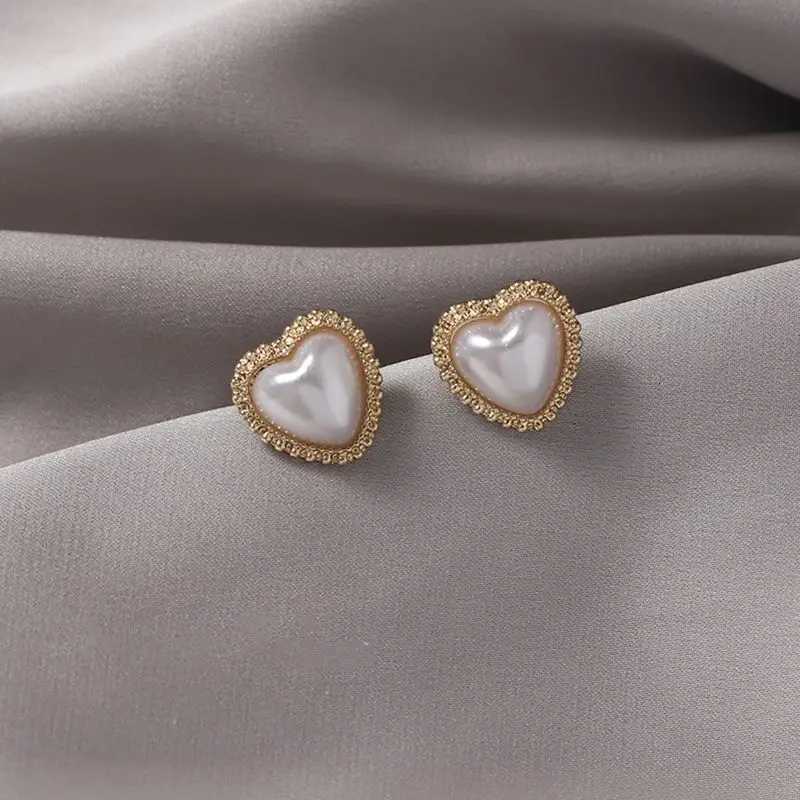 imitation Pearl Heart Stud Earrings for Women Sweet Jewelry Romantic Simple Golden Small Love Earrings Valentines Day Gift Y250804