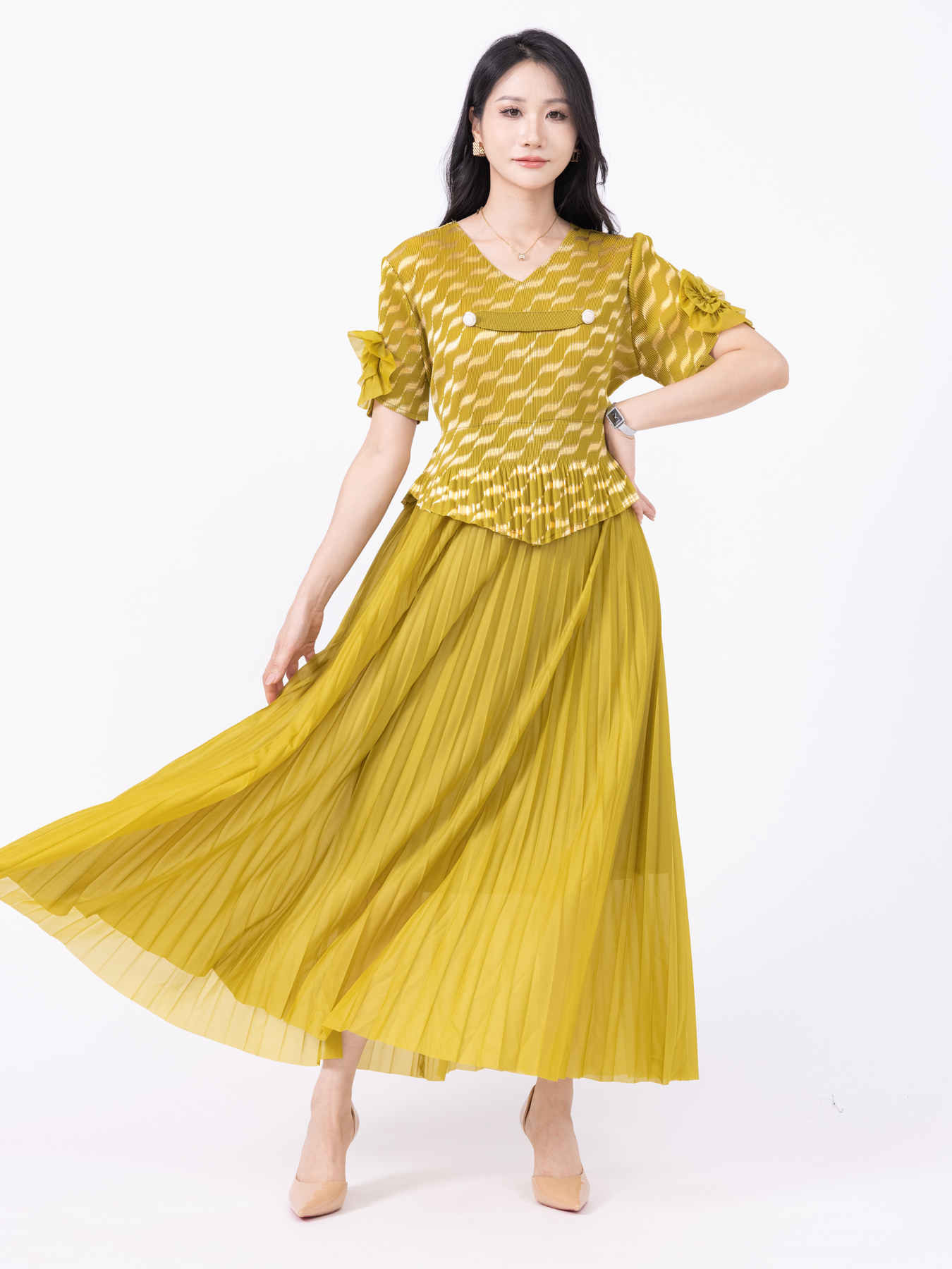 Dresses Elegant Two-Pleat Fake Dress with Gold Embossing Two pleated and gold-embossed fake dresses H250303