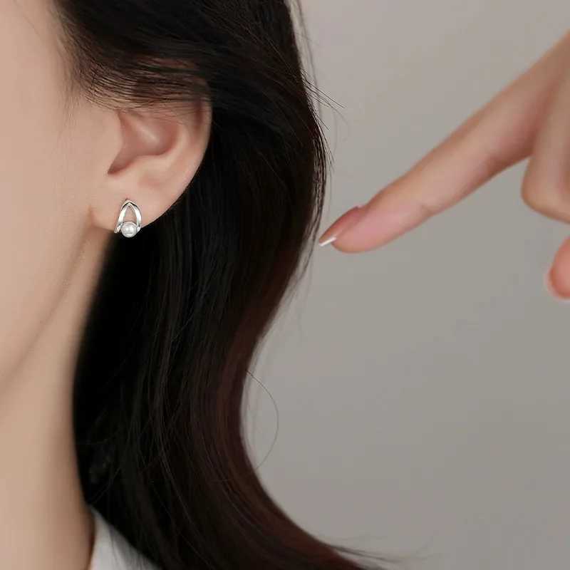 New Fashion Exquisite Silver Color Moon Earrings For Women Imitation Pearl Inlaid Stud Earrings Wedding Party Jewelry Gifts Y250804