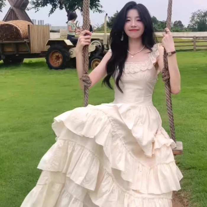 2025 Summer French Style Stunning Lace up Dress fashion for Women's Beach Vacation Birthday Princess Dress Fluffy Cake Long Dress New Designer Dr