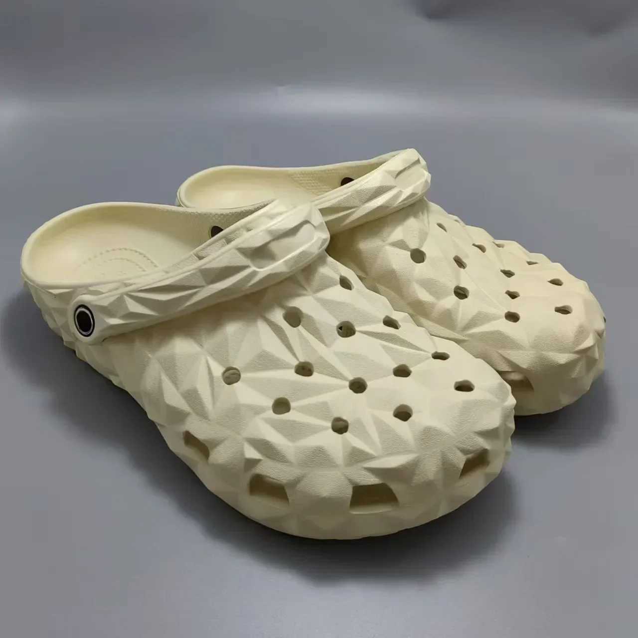 Durian Hole Slippers Perforated Shoes Mens Womens Shoes Fashionable Versatile Lightweight and Non-Slip Sports Beach Sandals W250805