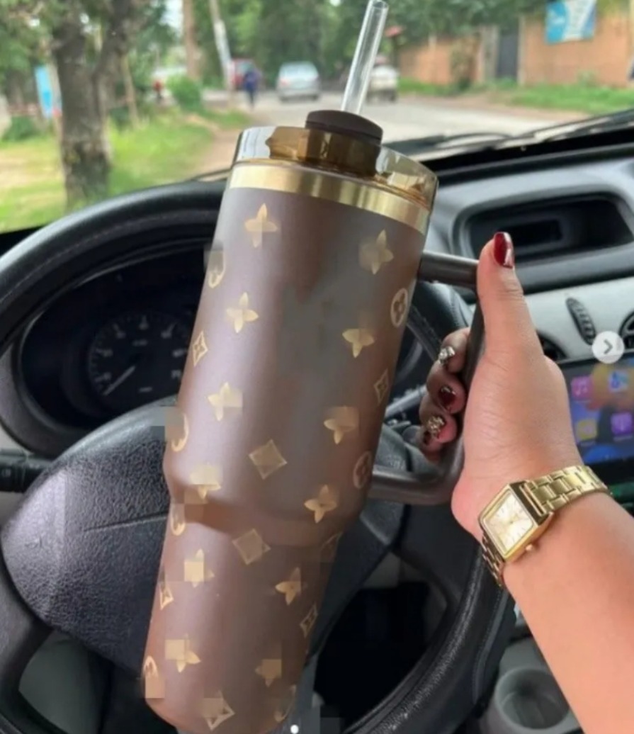 US warehouse Designer 40oz Cup Tumbler With L Letter Handle Straw Stainless Steel Car Cups With Lid Box For Valentines Gift Box Chocolate Gold 0805