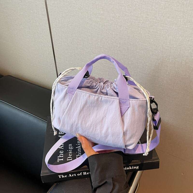 Casual Versatile Nylon Women New Lightweight Handheld Crossbody Bag Exquisite Super Popular Small Tote for Going Out