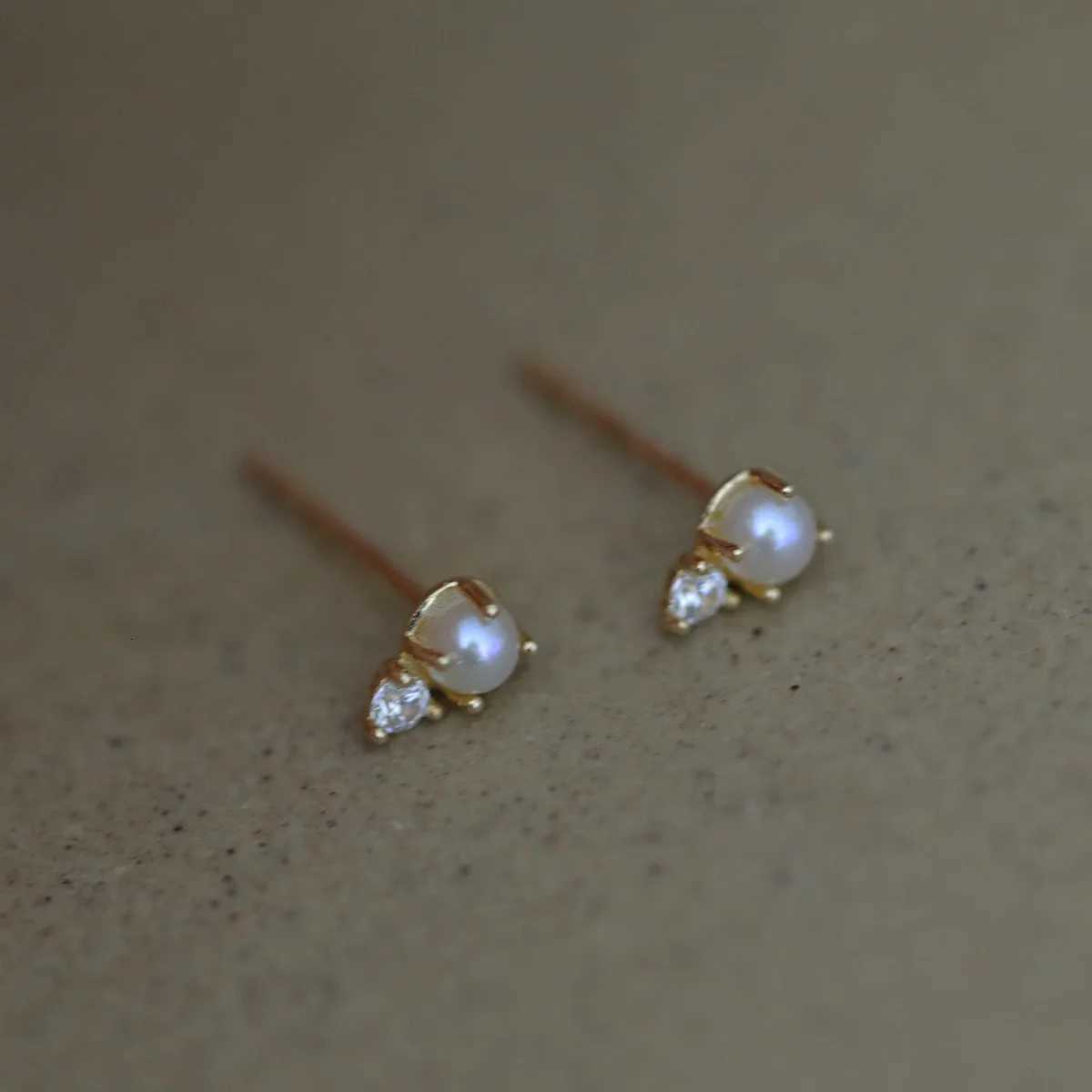 925 Sterling Silver Plated 14K Gold Mini Shell Pearl Zircon Earrings for Women Exquisite Party Jewelry Accessories Y250804