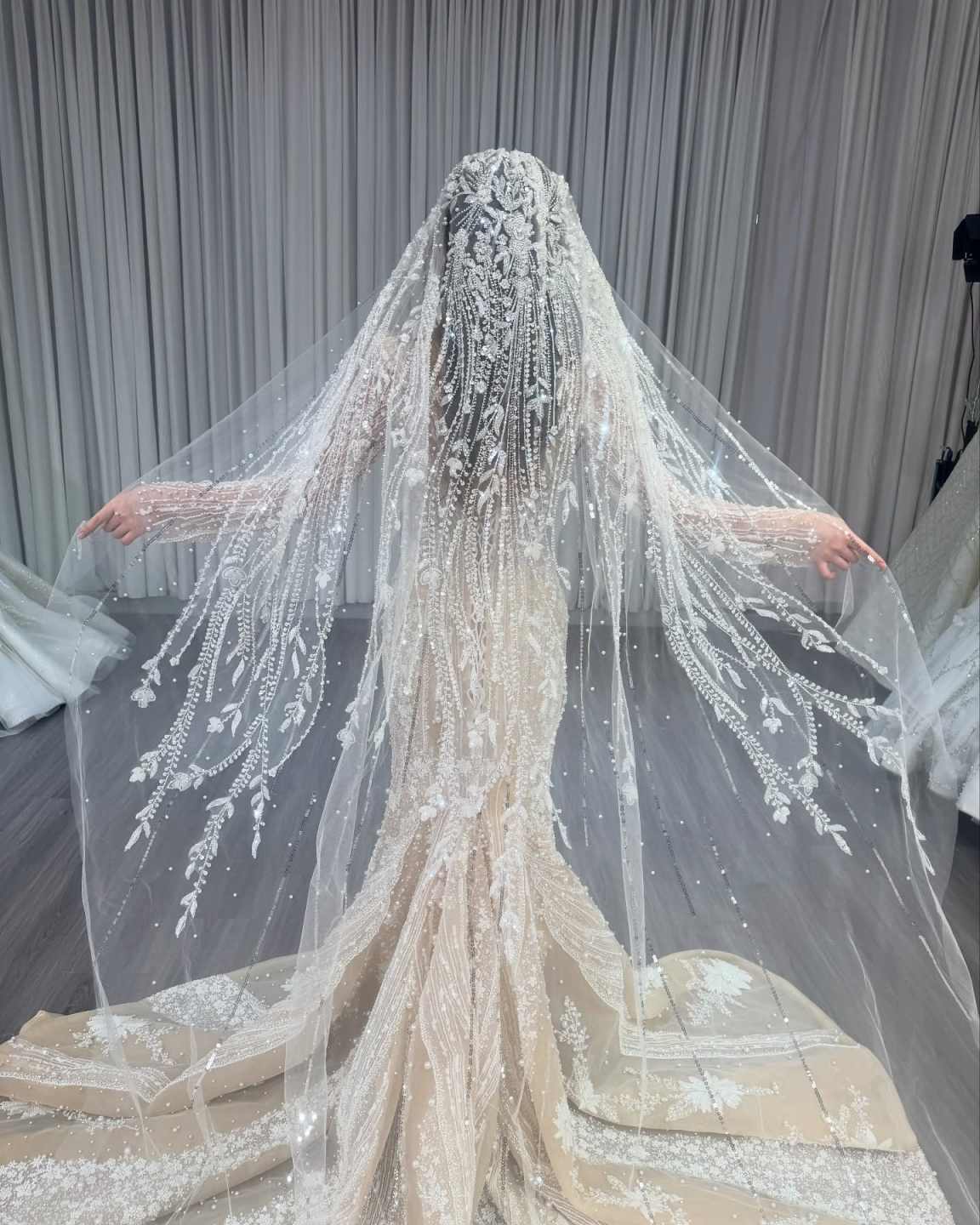 Customized Illusion Bridal Veils Sequins Beading Appliques Lace One Layer 3M Long Cathedral Veil Wedding Accessories