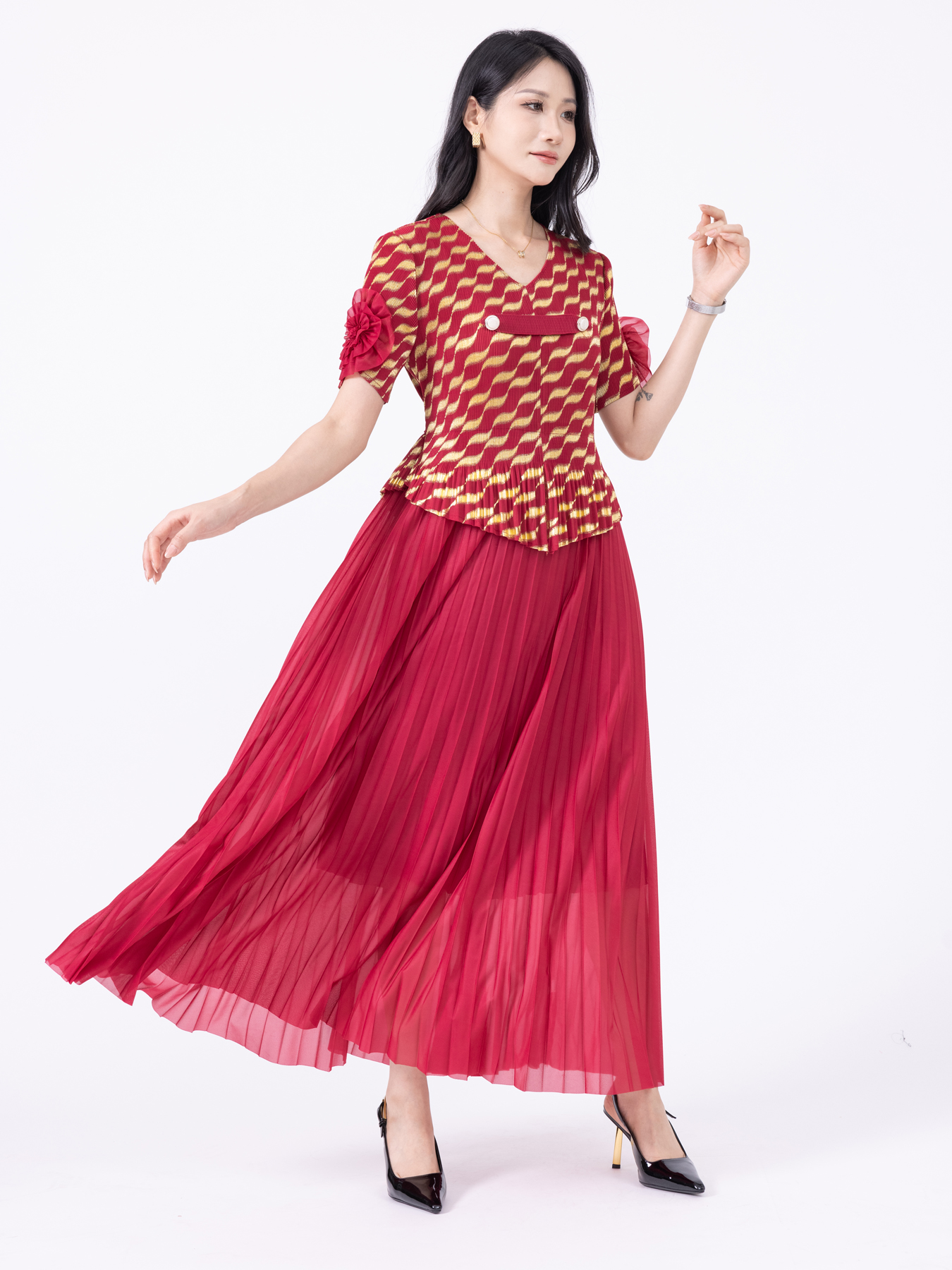 Dresses Elegant Two-Pleat Fake Dress with Gold Embossing Two pleated and gold-embossed fake dresses H250303