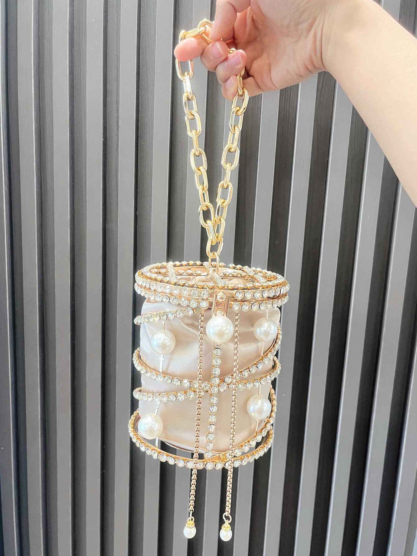 luxury bag designer bags 2025 New Women's Bag Metal Bucket Bag Pearl Inlaid Diamond Handbag Drawstring Chain Pig Cage Bag Bird Cage Bag
