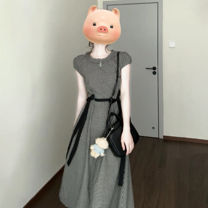 2025 Korean style high-end simple and elegant black checkered short sleeved dress, summer unique and beautiful waist cinching dress, new trend designe