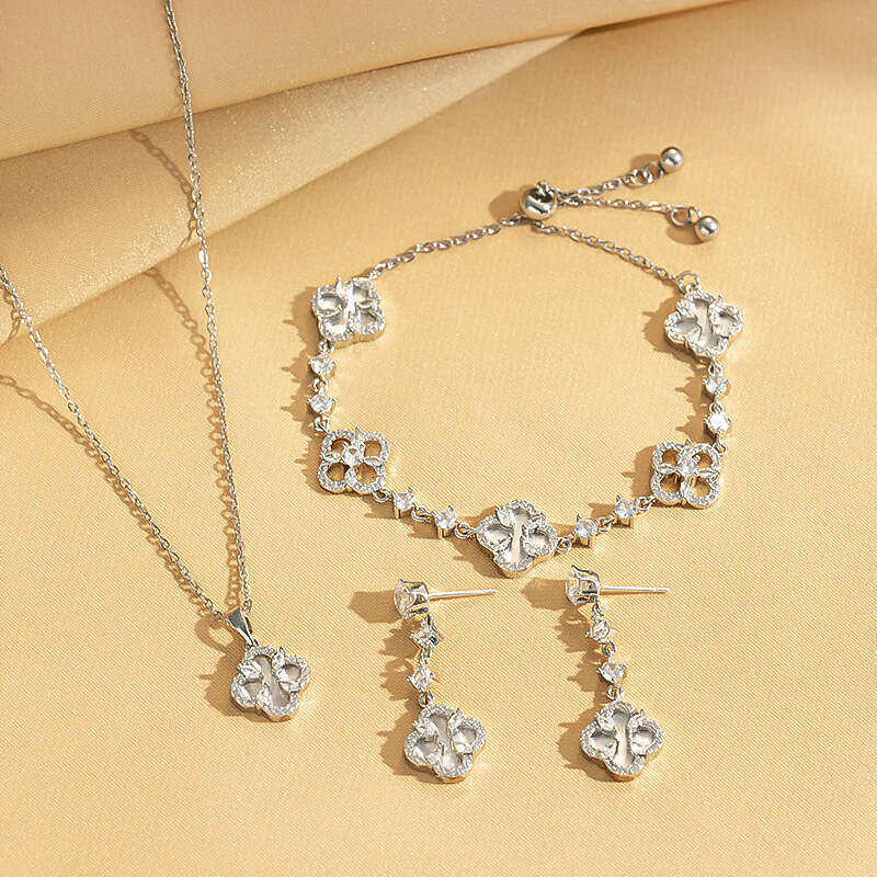 25 Luxury jewelry set designer bracelet necklace earrings Gold Plated Four-Leaf Clover Necklace Women's Earrings Bracelet Natural Shell Full Diam