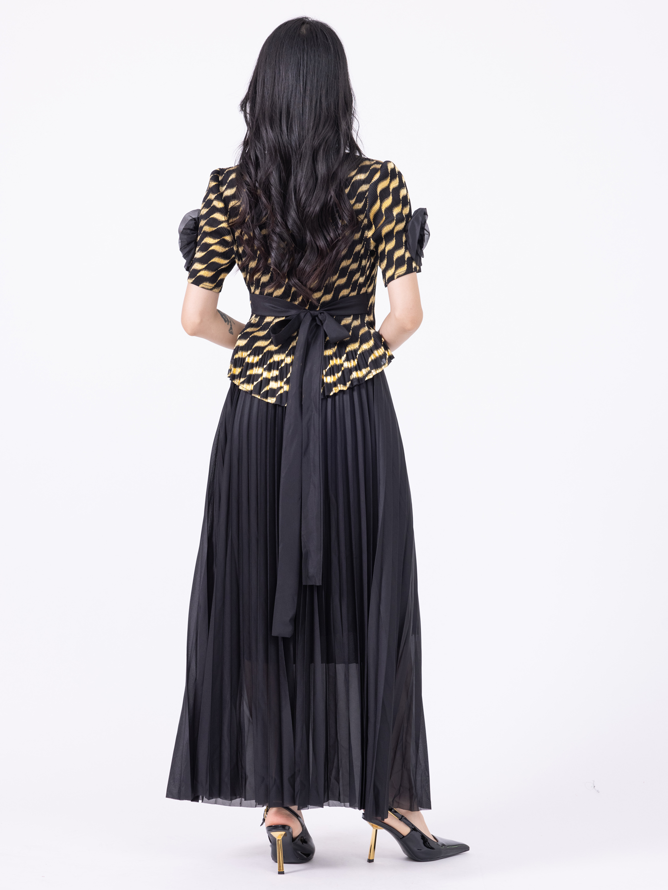 Dresses Elegant Two-Pleat Fake Dress with Gold Embossing Two pleated and gold-embossed fake dresses H250303