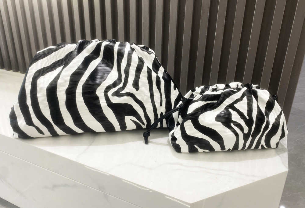 Crossbody bag designer bags Women's bag 2025 new clip pleated cloud bag zebra pattern single shoulder crossbody bag small bag handheld dinner bag