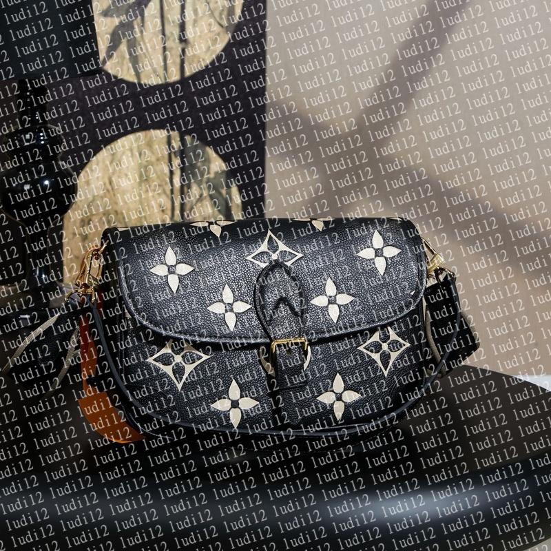 2025 New must have Top quality designer handbag diane Baguette bag Womens crossbody shoulder bag mirror quality leather chain bag tote embossing fashion wallet 5a