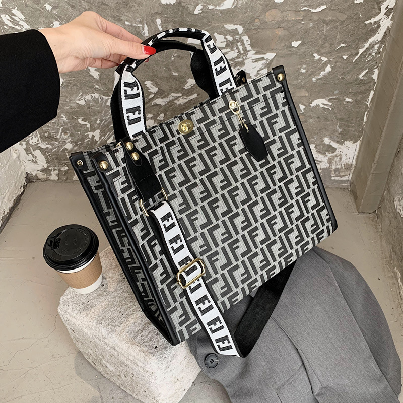Free delivery designer bag tote Bags For womans fashion casual handbag square crossbody bag