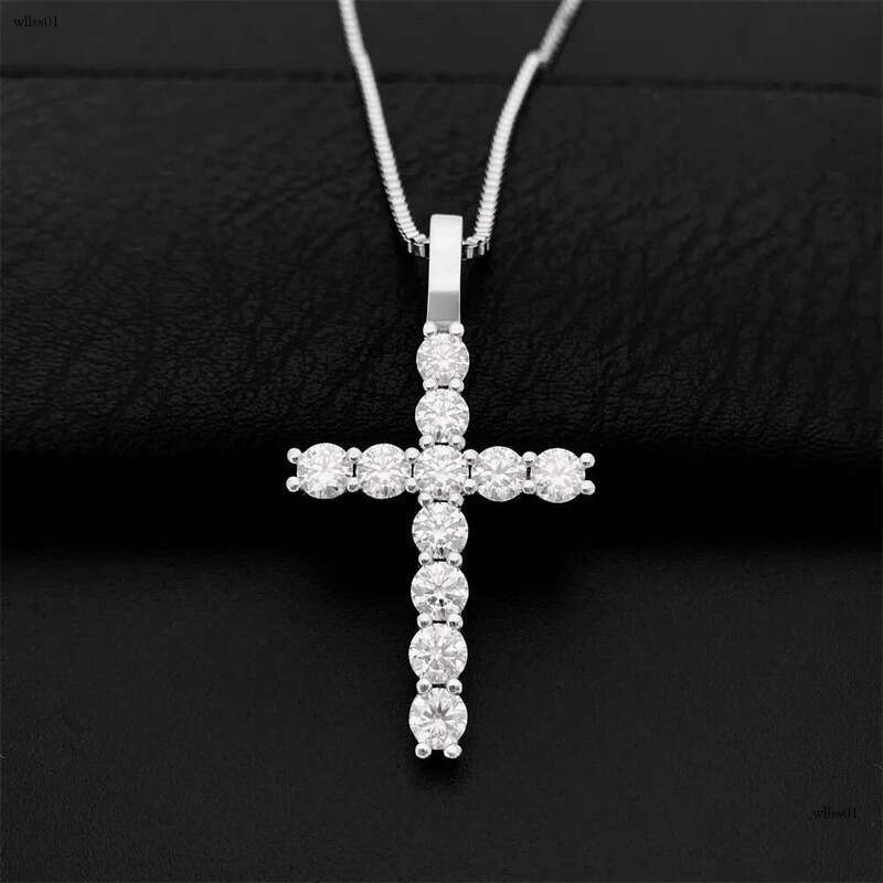 Ins5mm sier inlaid moissani cross hip-hop pendant that can be worn through a single stone necklace