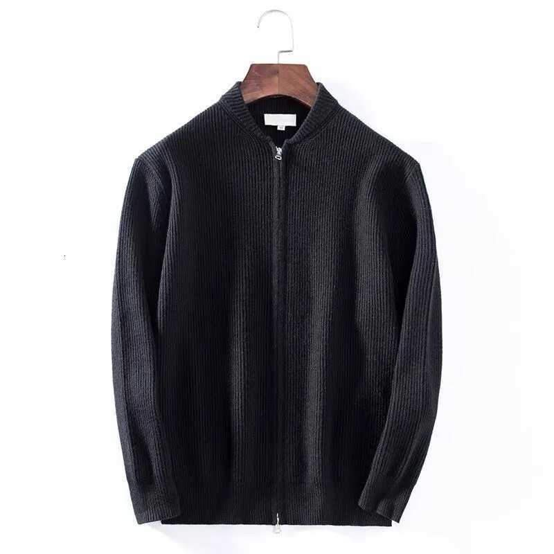 New Thick Sweater for Men in Autumn and Winter 2024 Japanese-style Coat V-neck Knitted Cardigan for Outerwear and Upper Garment XJ250805