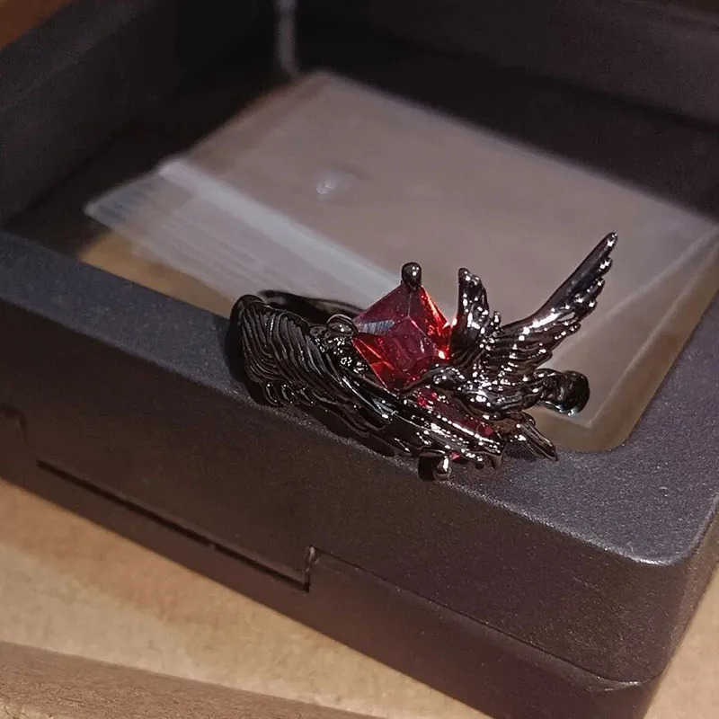 Game Love and Deep Space Sylus Crow Cosplay Ring Unisex Alloy Adjustable Opening Red Gem Rings Punk Jewelry Accessories Prop U250805
