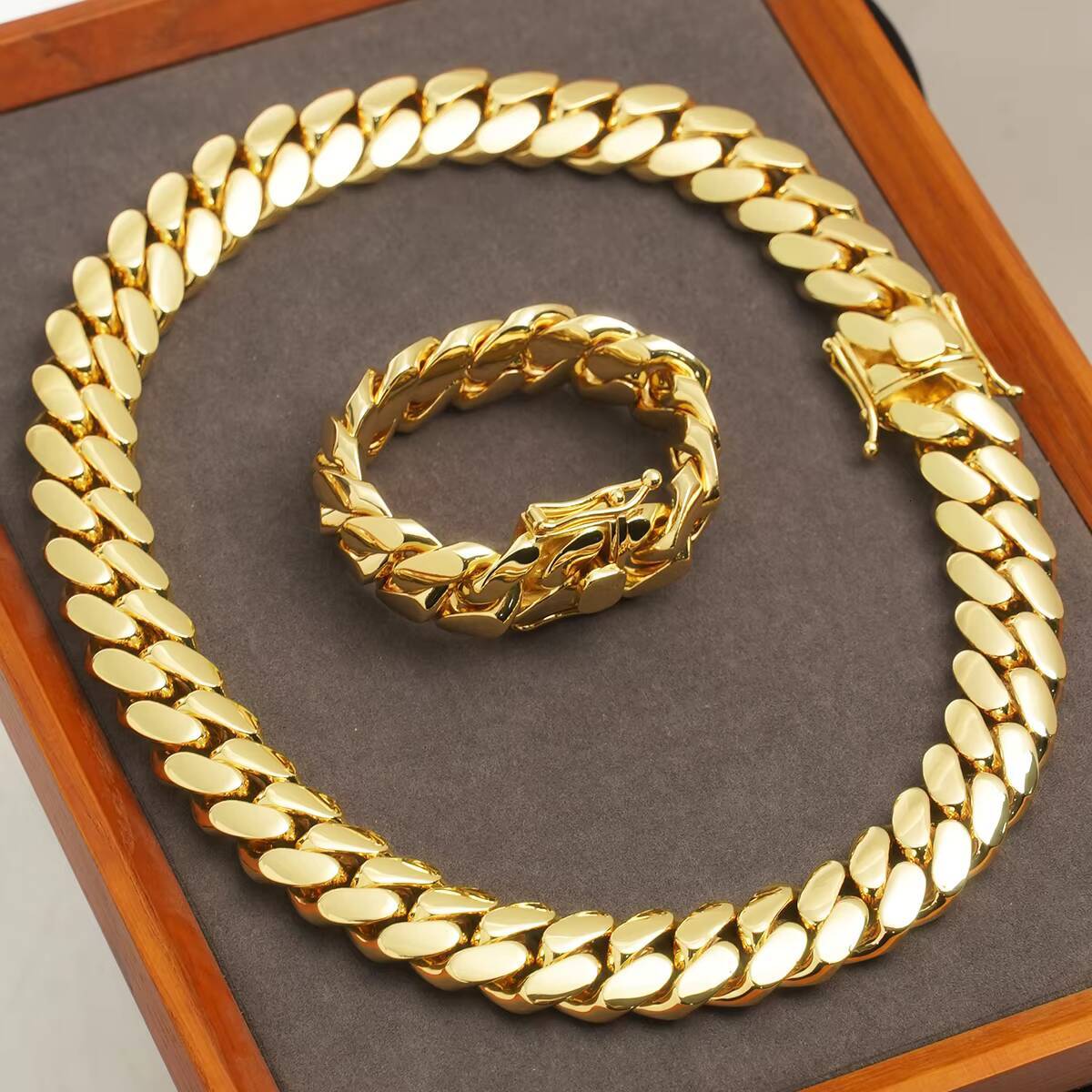 Hip Hop Jewelry Fashion Style Luxury and Heavy Necklace Super Big Cuban Necklace Big Ass Cuban Link Chain Miami Cuban Link