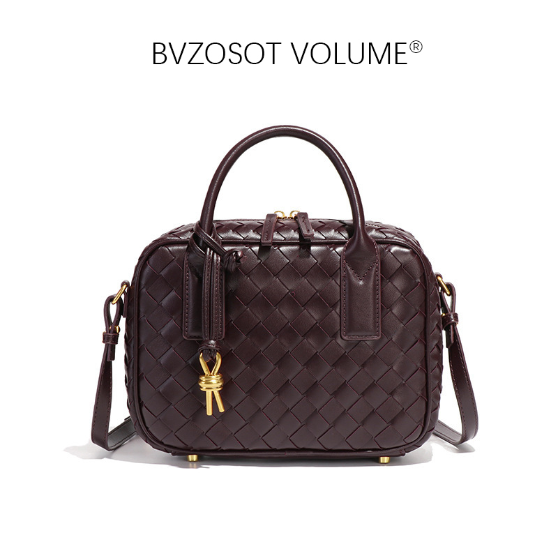 2025 new Pure handmade woven cowhide Boston pillow bag It has a large capacity and is a versatile handbag It's a niche single - shoulder bag for 