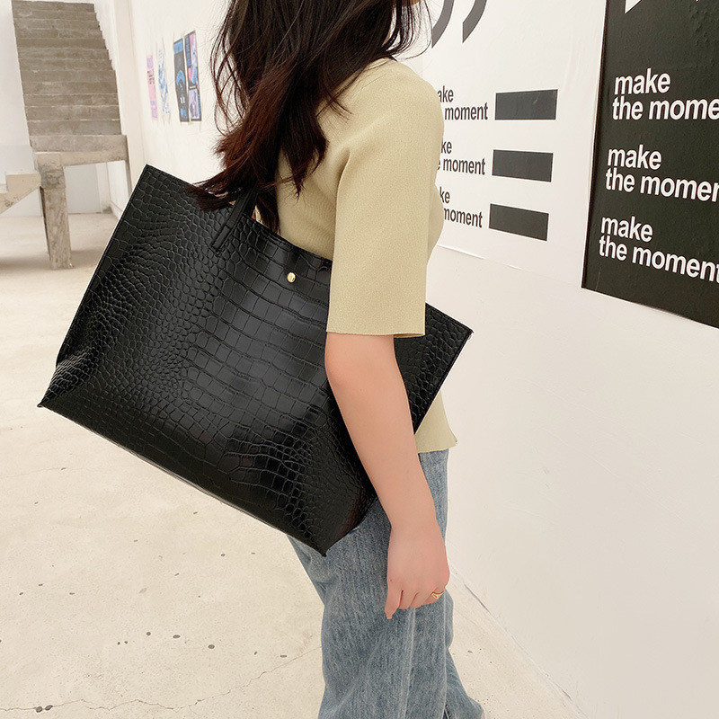 Trendsetting Women's Designer Satchel Combining Functionality and Chic Look