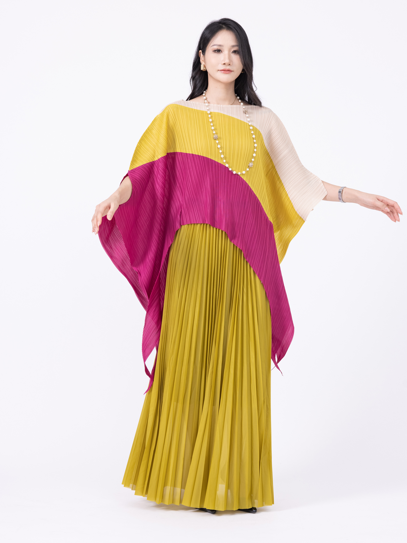 Ethnic Clothing Fashionable Dual Pack of Pleated & Multi-Colored Overall Outfits Two pairs of pleated and color-blocked overalls ZR005