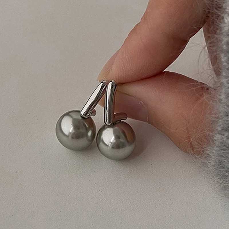 Vintage Light Luxury Gray Pearl Earrings for Women Fashion French Elegant Crystal Daily Wear Simple Jewelry Party Gifts Y250804