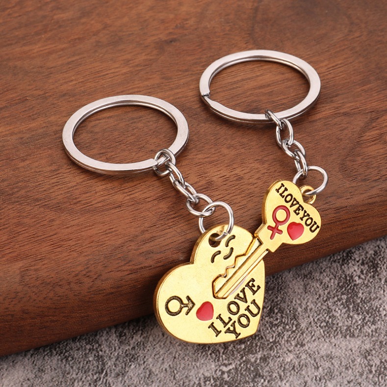 Couple keychain creative crush on you English couple metal pendant, one arrow piercing heart, peach heart Valentine's Day gift Z 8.1-10