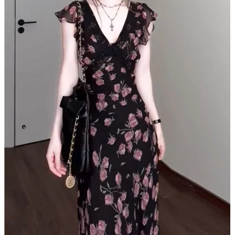 2025 Black V-neck Rose Dress Summer New Elegant Waist Strap with Small Fluttering Sleeves Chiffon Long fashion Dress New Designer Dress