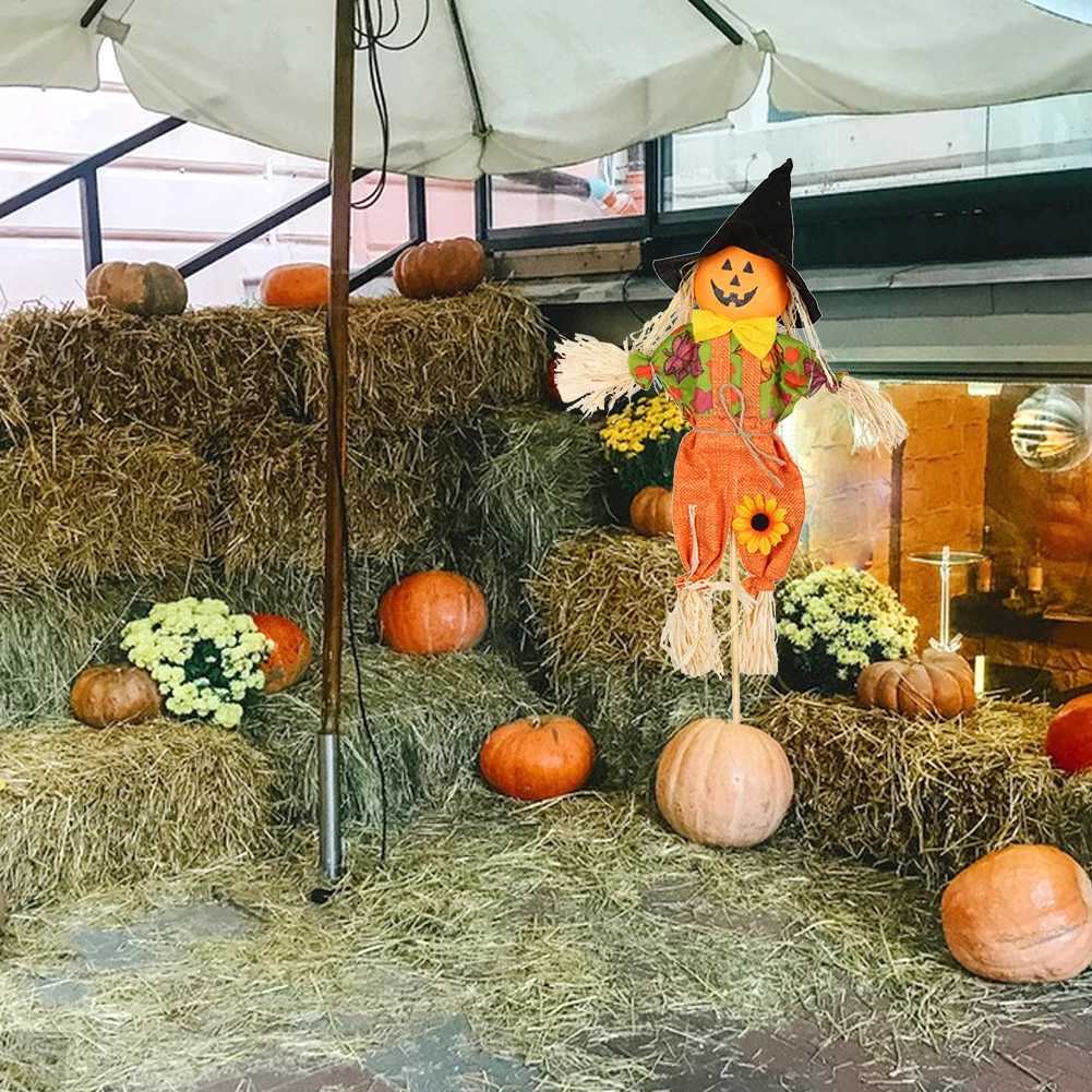 Small Halloween Scarecrow Decoration Fall Harvest Standing Scarecrow Decors for Autumn Halloween Garden Yard Decoration XJ250804