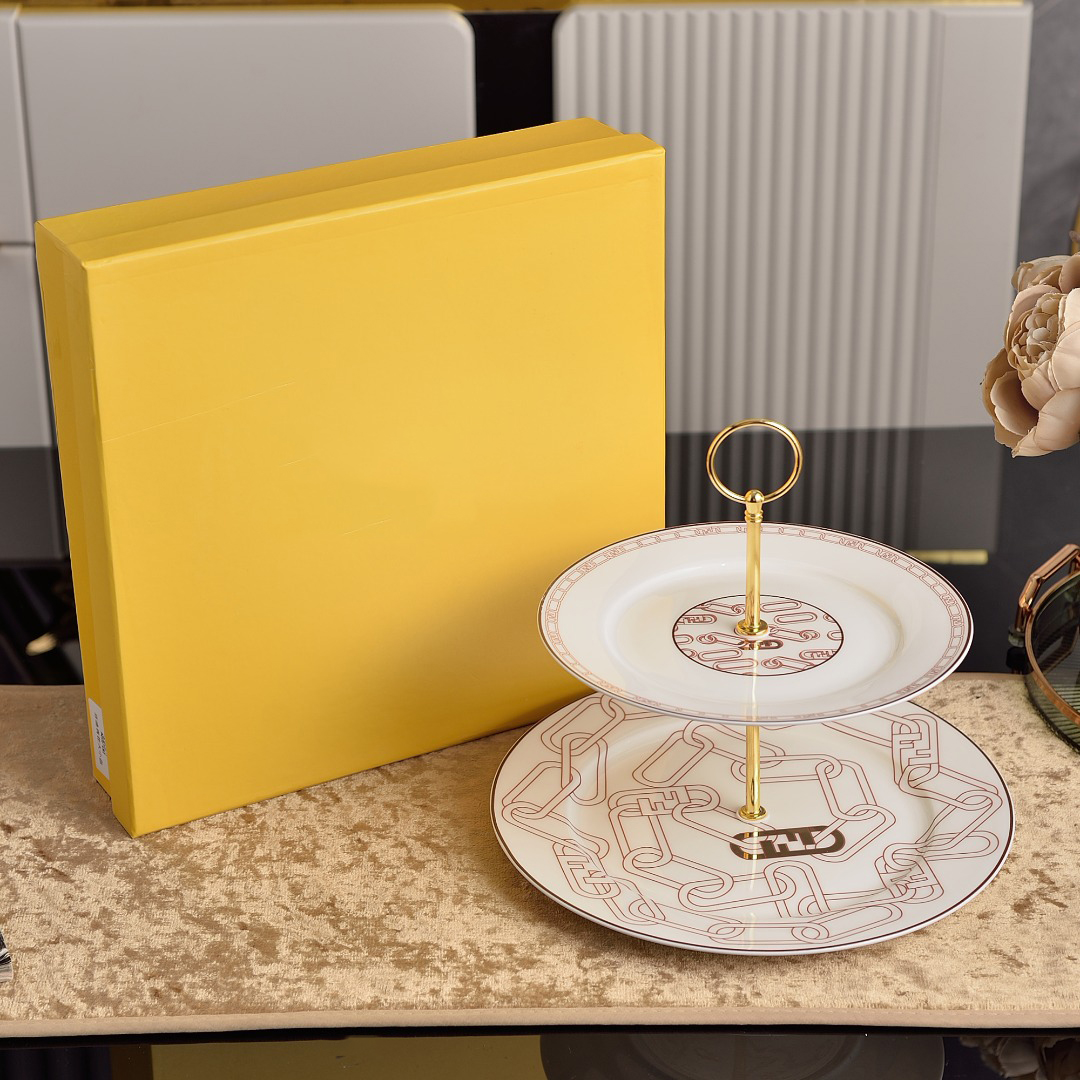 Elegant Ceramic Cake Plate, Stylish Design, Perfect for Parties or Special Occasions, Durable & Practical