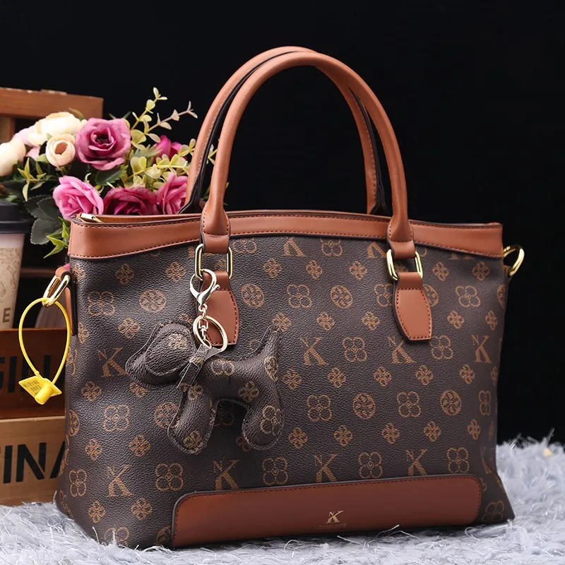 Light womens bag 2025 fashionable versatile and highend handbag with large capacity single shoulder crossbod 250805