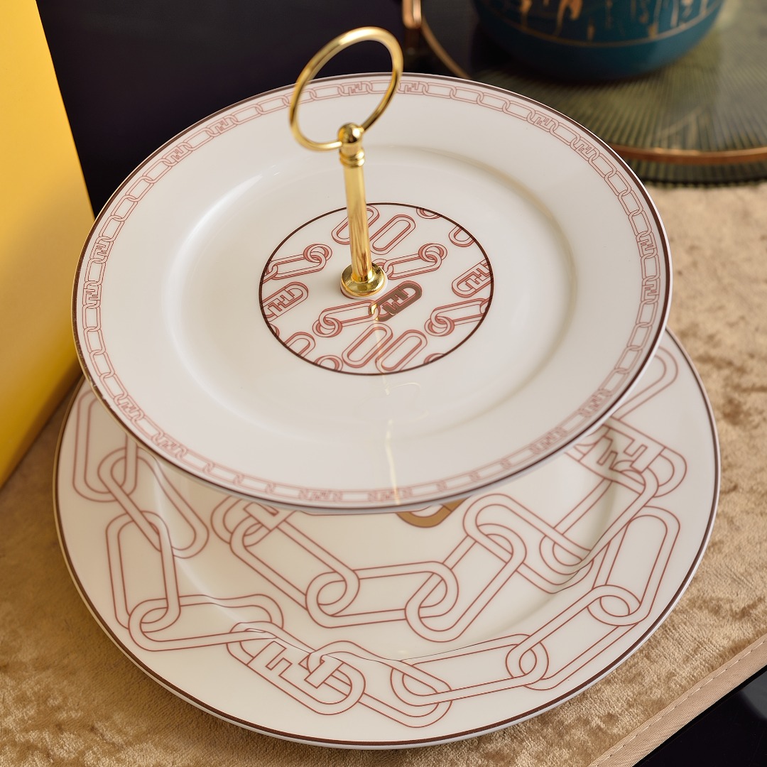 Elegant Ceramic Cake Plate, Stylish Design, Perfect for Parties or Special Occasions, Durable & Practical