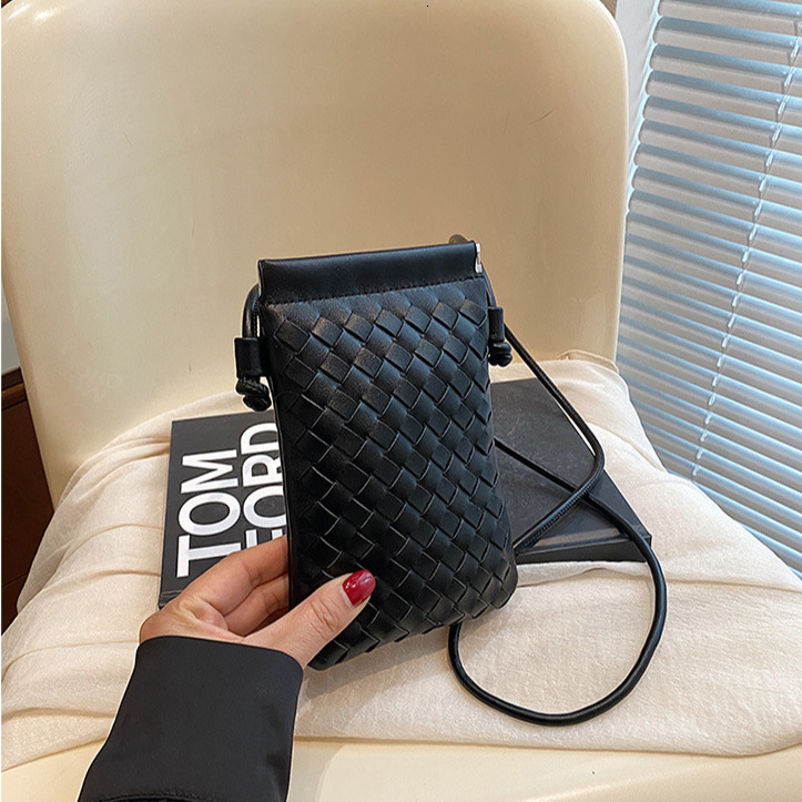 Free Shipping Designer Luxury Women's Handmade Woven Bag New Mini Casual Handbag High-end Vertical Version Mobile Phone Bag Shoulder Bag