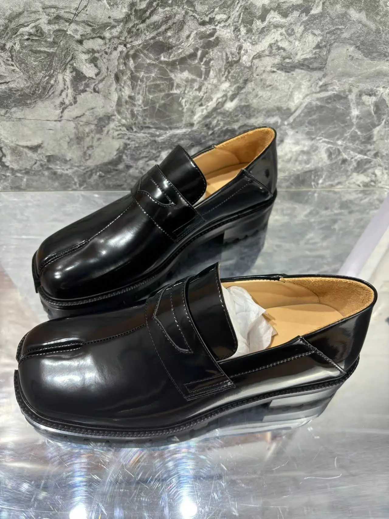 New Style Tabi Toe Mens Leather Loafers Shoes Dark Green Black Solid Color Slip On Square Heel M Casual Single Shoes Y250805