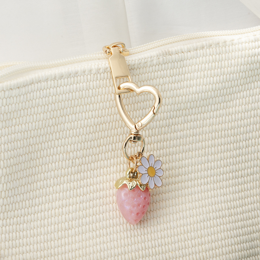 Cute personality girlish heart sweet strawberry heart-shaped keychain, internet celebrity, creative handbag key accessory pendant Z 8.1-7