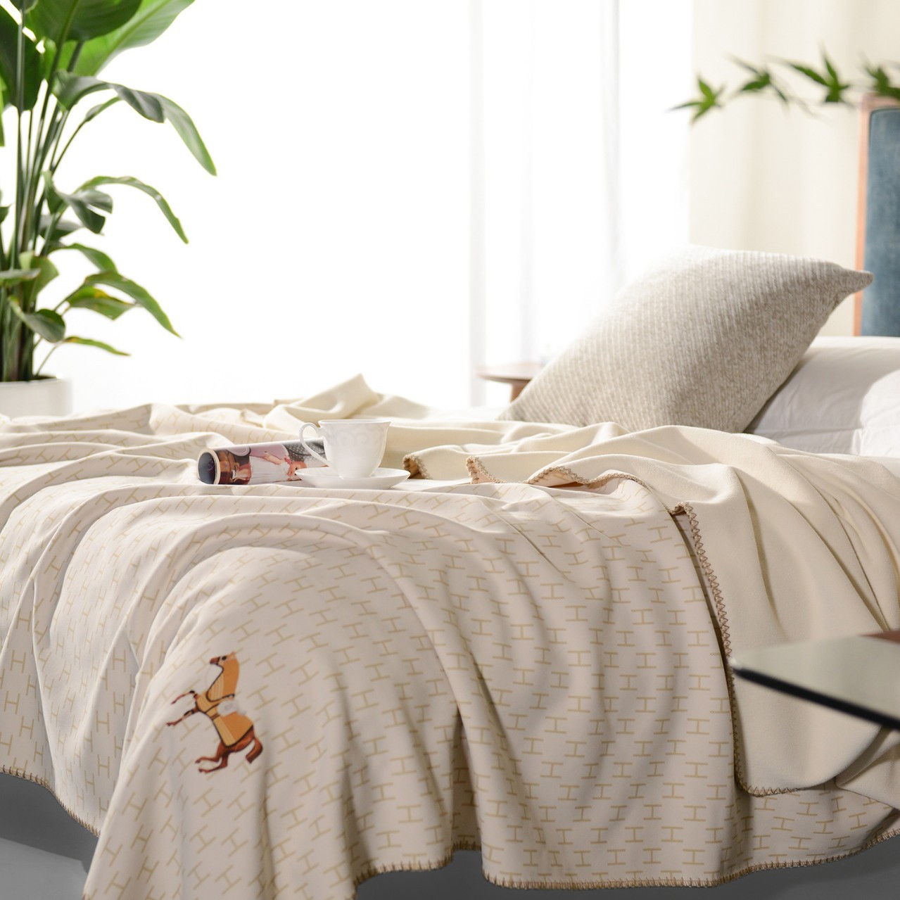 Designer Blanket H a luxury brand for mothers and babies Soft delicate breathable warm skin-friendly suitable as a covering blanket or air - condition