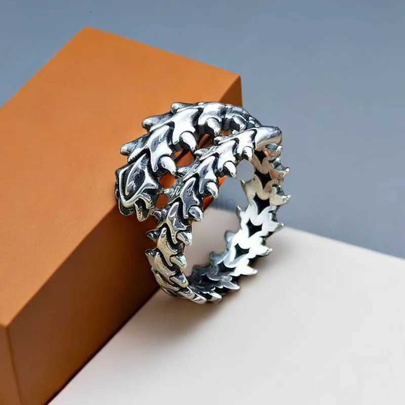 Fashion Vintage Punk Centipede Couple Ring for Women Men Unique Artistry Hyperbole Unisex Gothic Goth Biker Jewelry Gift M250805