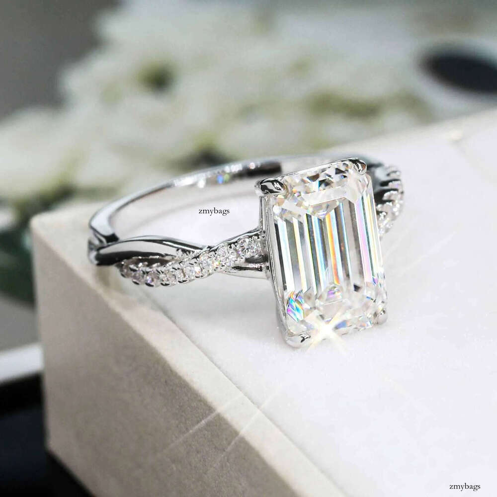 Emerald Cherokee 4-carat Sier High end Girls Ring Suitable for Proposal and Marriage with GRA