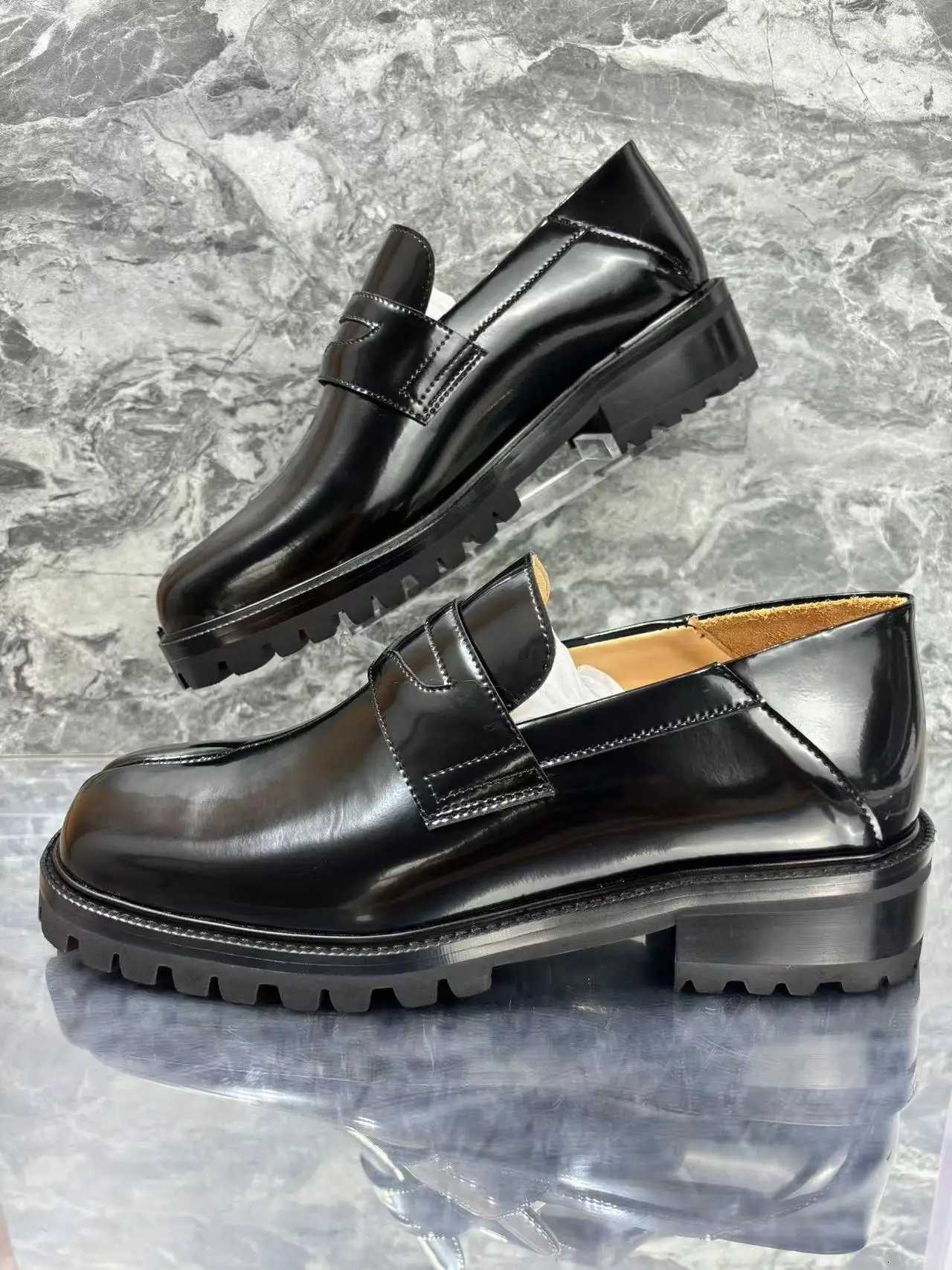 New Style Tabi Toe Mens Leather Loafers Shoes Dark Green Black Solid Color Slip On Square Heel M Casual Single Shoes Y250805