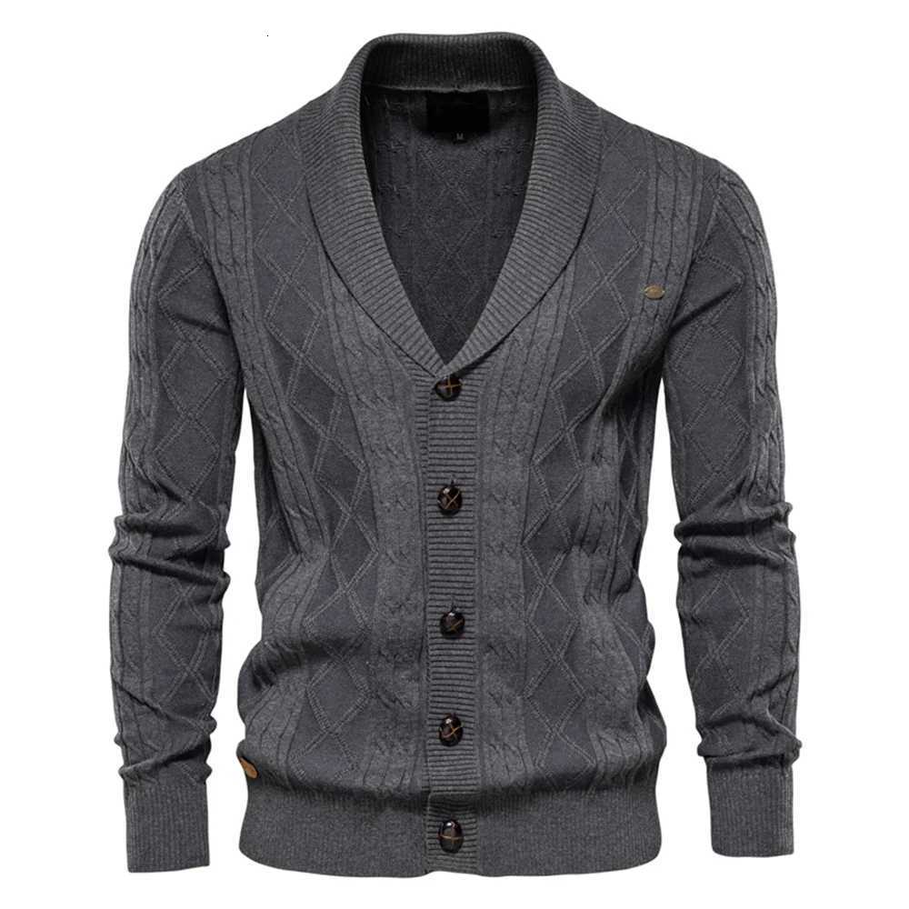 New Men Japanese Style Cardigan Coat High Quality Jacquard V Neck Solid Color Long Sleeve Sweater Jacket Fashion Outerwear M-3XL XJ250805