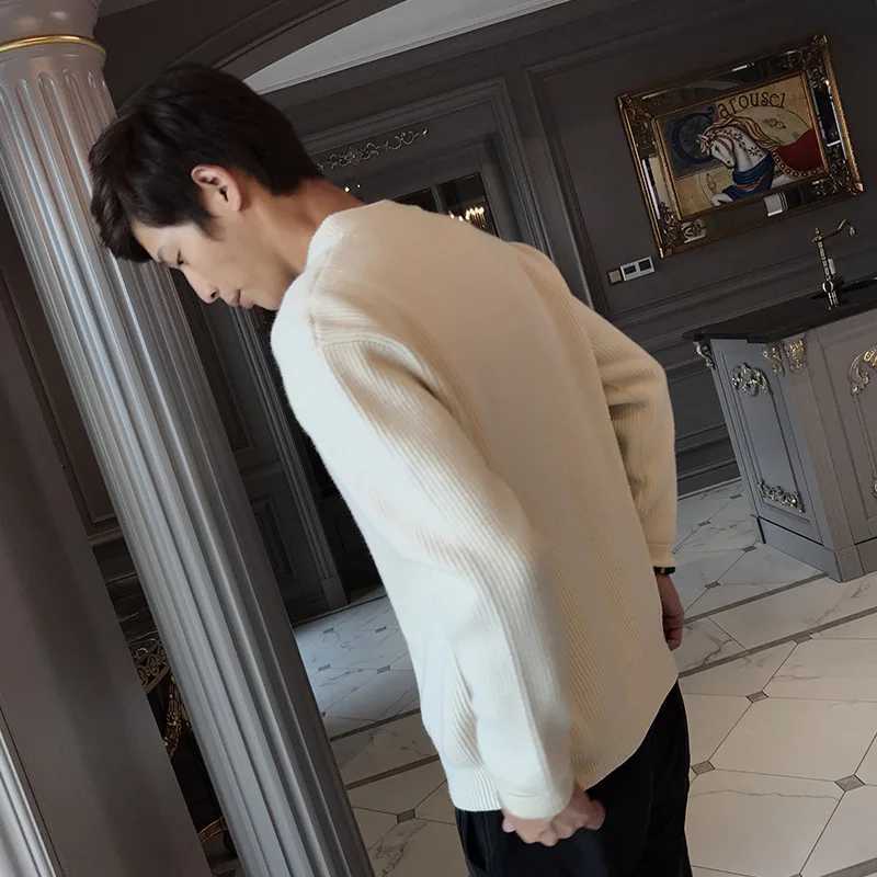 New Thick Sweater for Men in Autumn and Winter 2024 Japanese-style Coat V-neck Knitted Cardigan for Outerwear and Upper Garment XJ250805