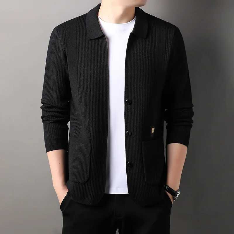2025 Mens Autumn/Winter Knitted Cardigan Color Contrast Design Sweater Mens Clothing Lapel Casual Knitted Cardigan XJ250805